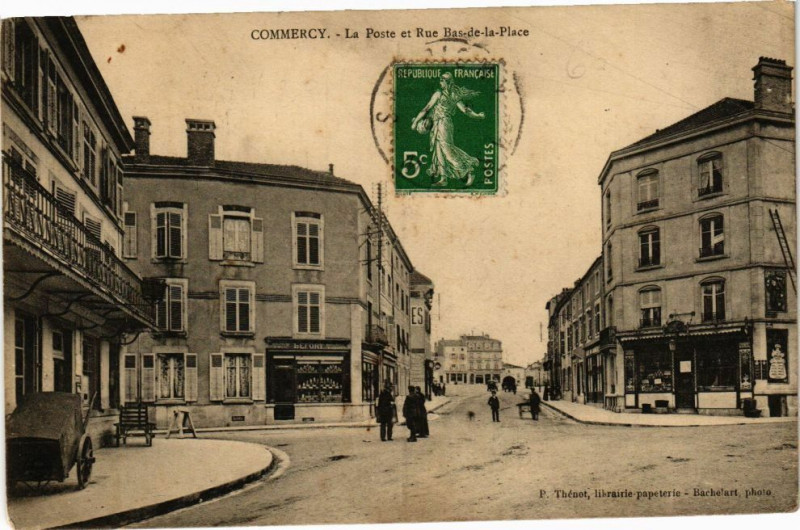 Carte postale ancienne Commercy-La Poste et Rue Bas de la Place à Commercy