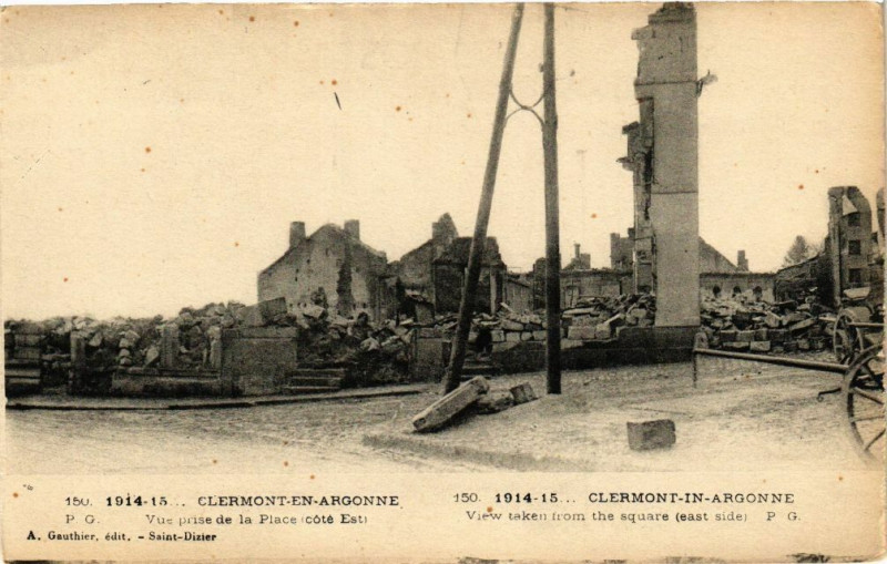 Carte postale ancienne Clermont en Argonne-Vue prise de la Place à Clermont-en-Argonne