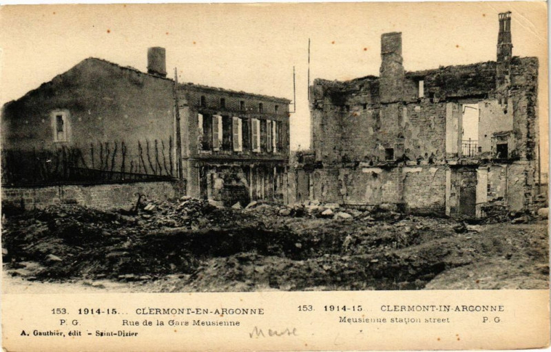 Carte postale ancienne Clermont en Argonne-Rue de la Gare Meusienne à Clermont-en-Argonne