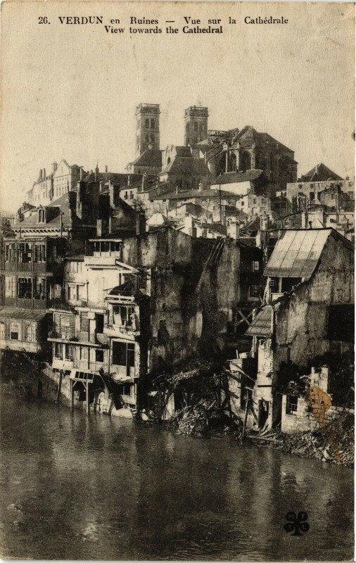 Carte postale ancienne Verdun-Vue sur la Cathédrale à Verdun