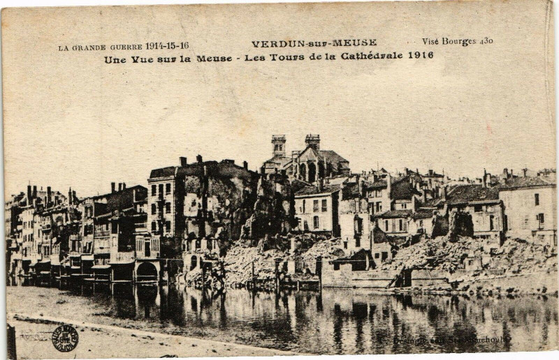 Carte postale ancienne Verdun-Une Vue sur la Meuse-Les Tours de la Cathédrale à Verdun