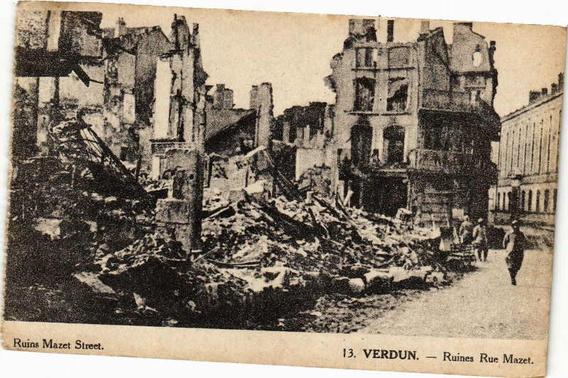 Carte postale ancienne Verdun-Ruines Rue Mazet à Verdun