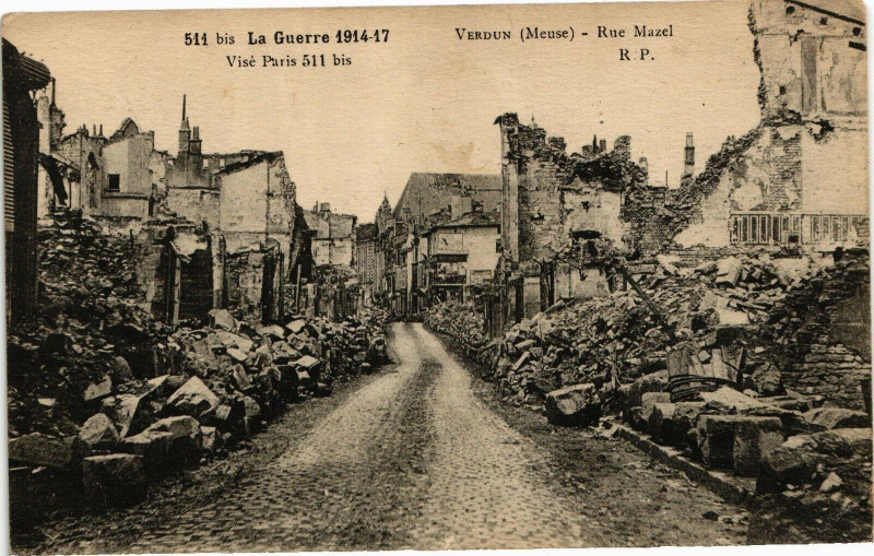 Carte postale ancienne Verdun-Rue Mazel à Verdun