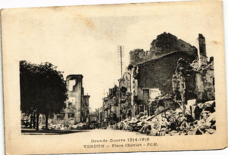 Carte postale ancienne Verdun-Place Chevert à Verdun