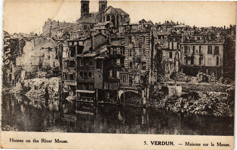 Carte postale ancienne Verdun-Maisons sur la Meuse à Verdun