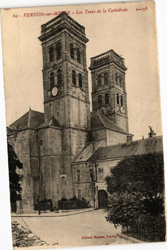 Carte postale ancienne Verdun-Les Tours de la Cathédrale à Verdun