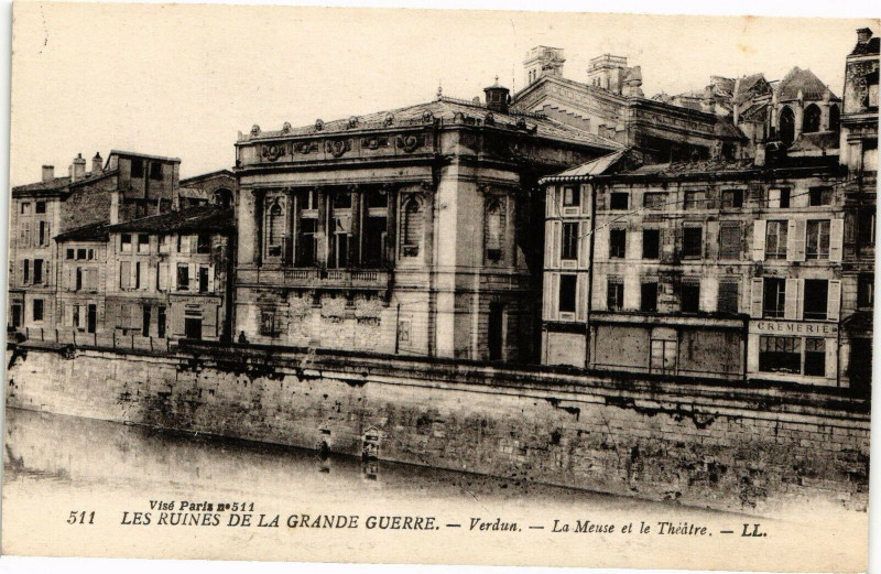 Carte postale ancienne Verdun-Le Meuse et le Théátre à Verdun