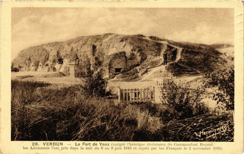 Carte postale ancienne Verdun-Le Fort de Vaux à Verdun