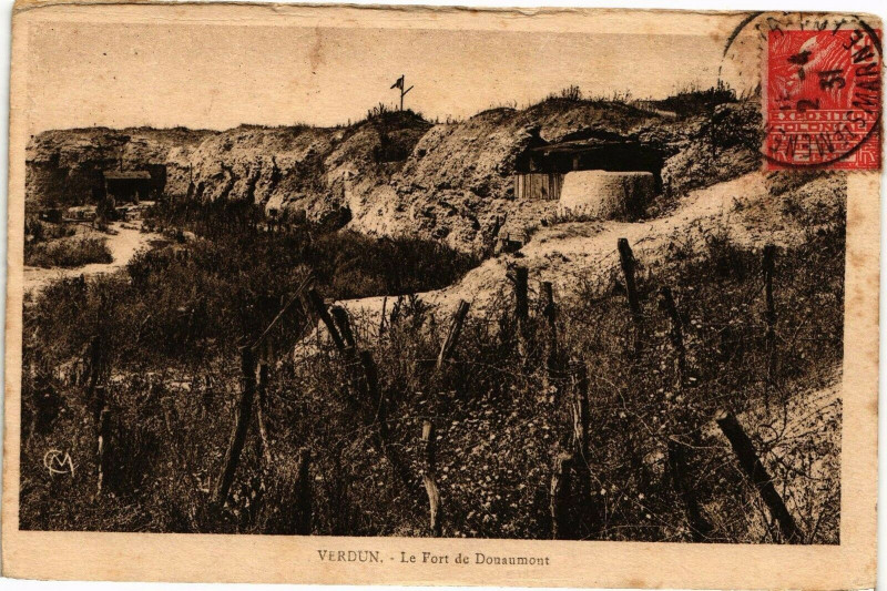 Carte postale ancienne Verdun-Le Fort de Douaumont à Verdun