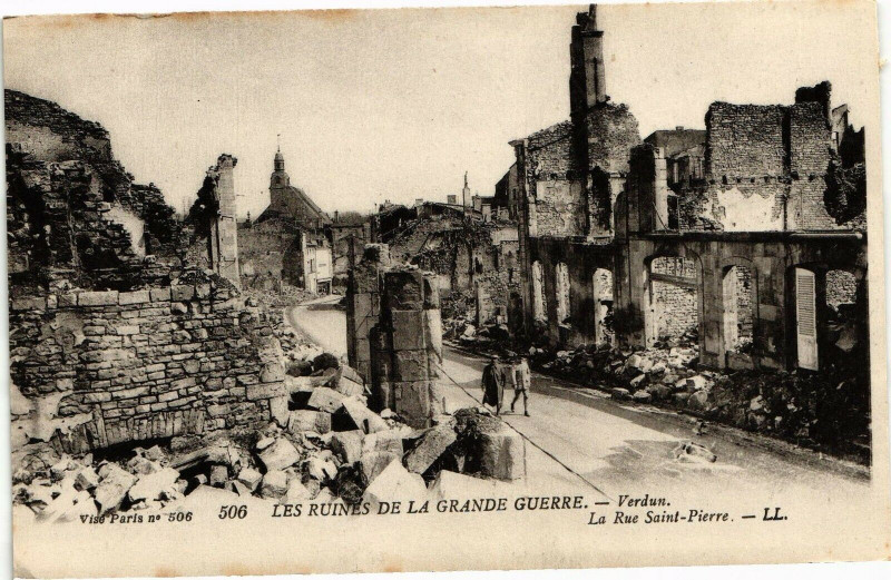 Carte postale ancienne Verdun-La Rue Saint Pierre à Verdun