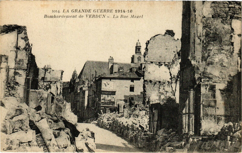 Carte postale ancienne Verdun-La Rue Mazel à Verdun