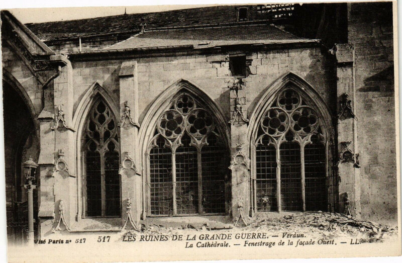 Carte postale ancienne Verdun-La Cathédrale-Fenestrage de la facade Ouest à Verdun
