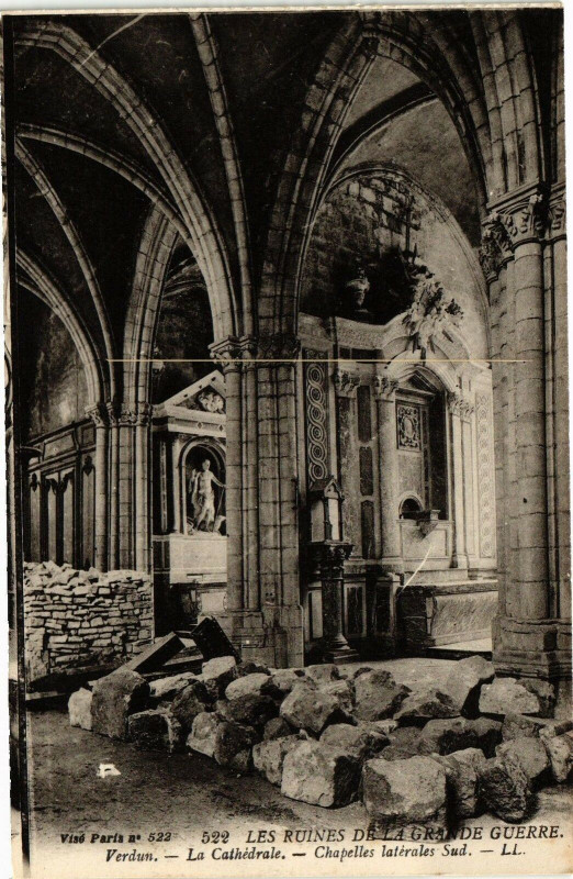 Carte postale ancienne Verdun-La Cathédrale-Chapelles latérales Sud à Verdun