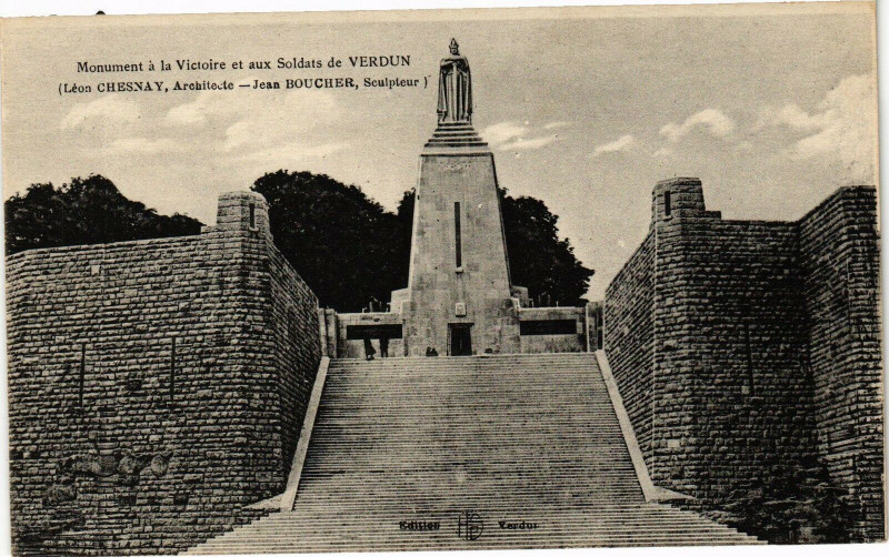 Carte postale ancienne Monument á la Victoire et aux Soldats de Verdun à Verdun