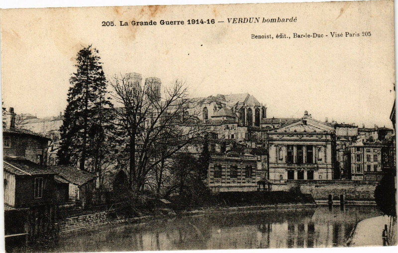 Carte postale ancienne La Grande Guerre-Verdun bombardé à Verdun
