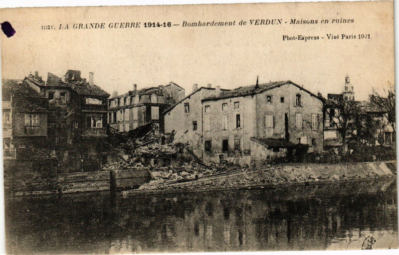 Carte postale ancienne Bombardement de Verdun-Maisons en ruines à Verdun