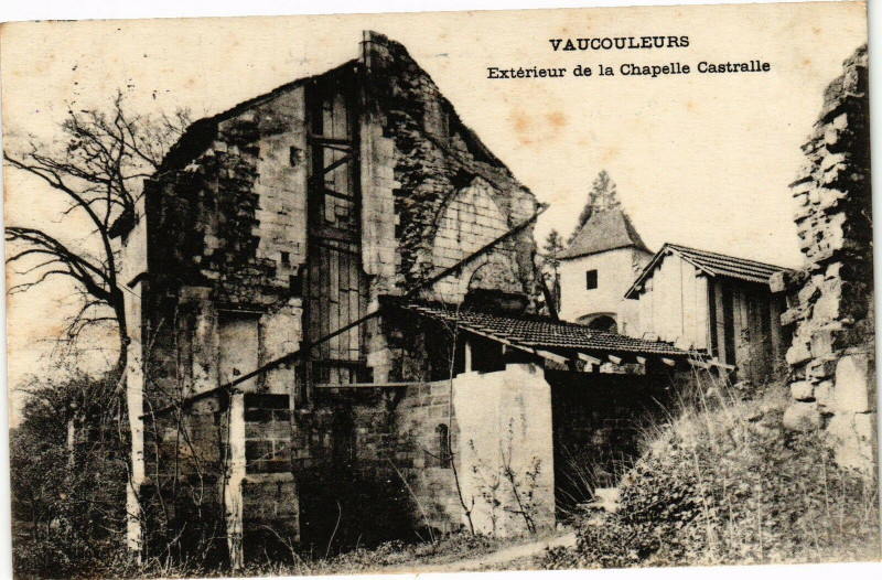 Carte postale ancienne Vaucouleurs-Extérieur de la Chapelle Castralle à Vaucouleurs
