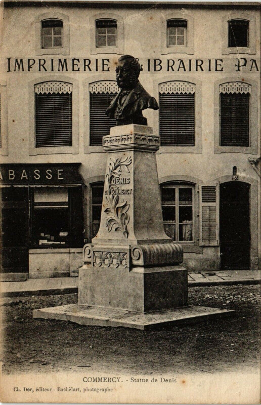 Carte postale ancienne Commercy-Statue de Denis à Commercy