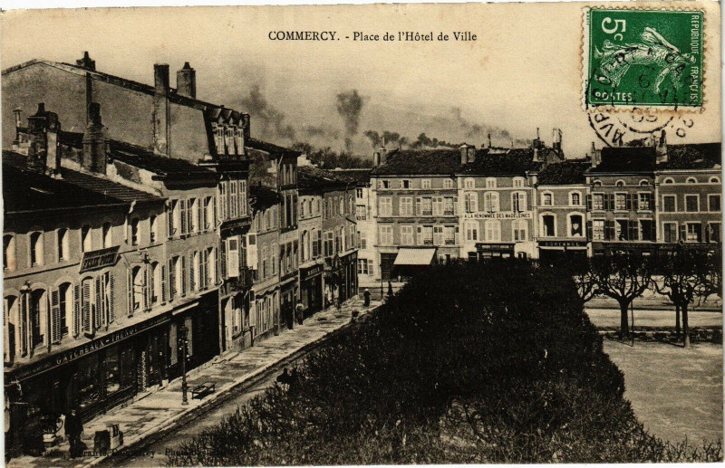 Carte postale ancienne Commercy-Place de l'Hótel de Ville à Commercy