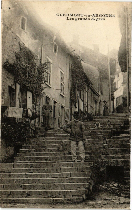 Carte postale ancienne Clermont en Argonne-Les grands degres à Clermont-en-Argonne