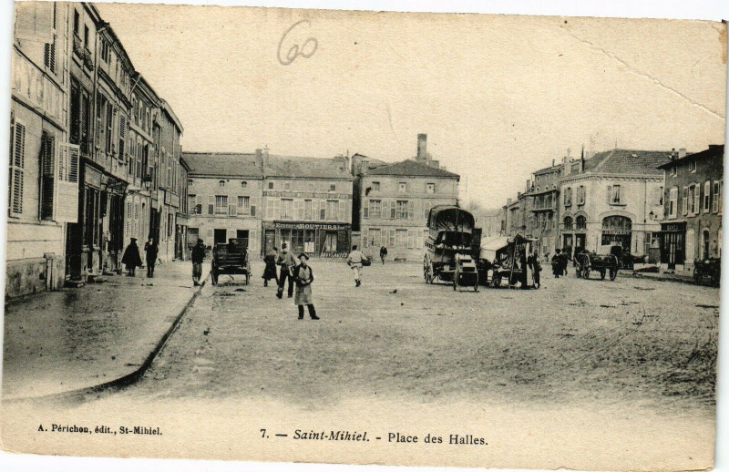 Carte postale ancienne Saint Mihiel-Place des Halles à Saint-Mihiel