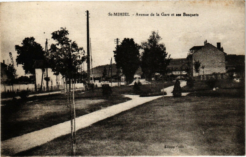 Carte postale ancienne Saint Mihiel-Avenue de la Gare et ses Bosquets à Saint-Mihiel