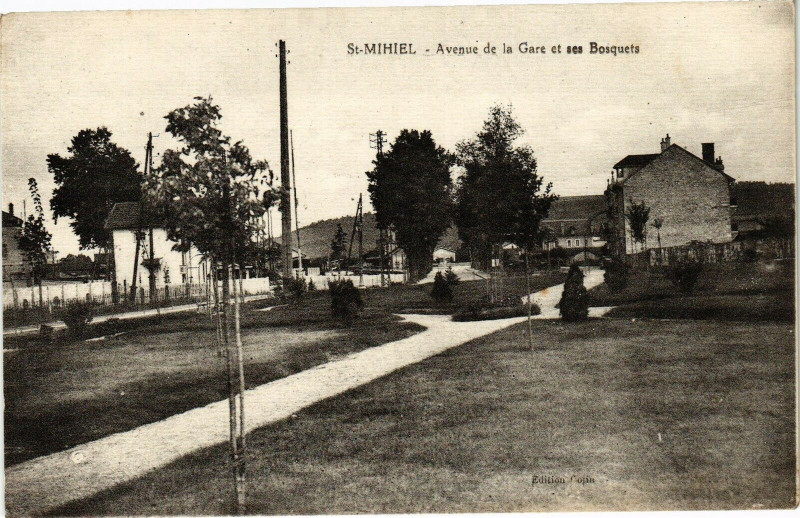 Carte postale ancienne Saint Mihiel-Avenue de la Gare et ses Bosquets à Saint-Mihiel