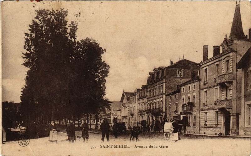 Carte postale ancienne Saint Mihiel-Avenue de la Gare à Saint-Mihiel