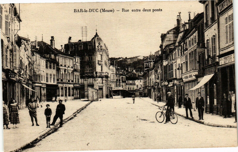 Carte postale ancienne Bar le Duc-Rue entre deux ponts à Bar-le-Duc