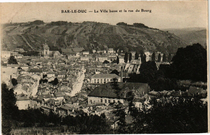 Carte postale ancienne Bar le Duc-La Ville base et la rue du Bourg à Bar-le-Duc