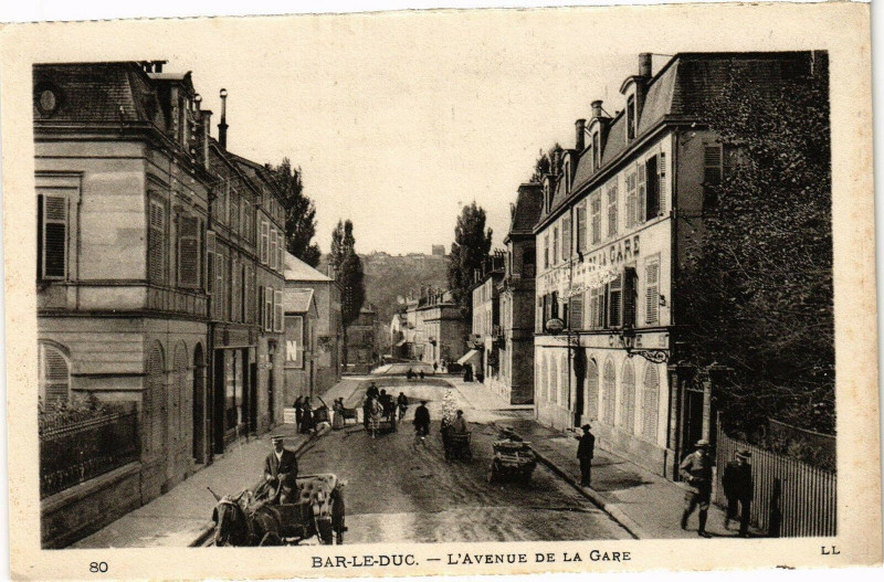 Carte postale ancienne Bar le Duc-L'Avenue de la Gare à Bar-le-Duc