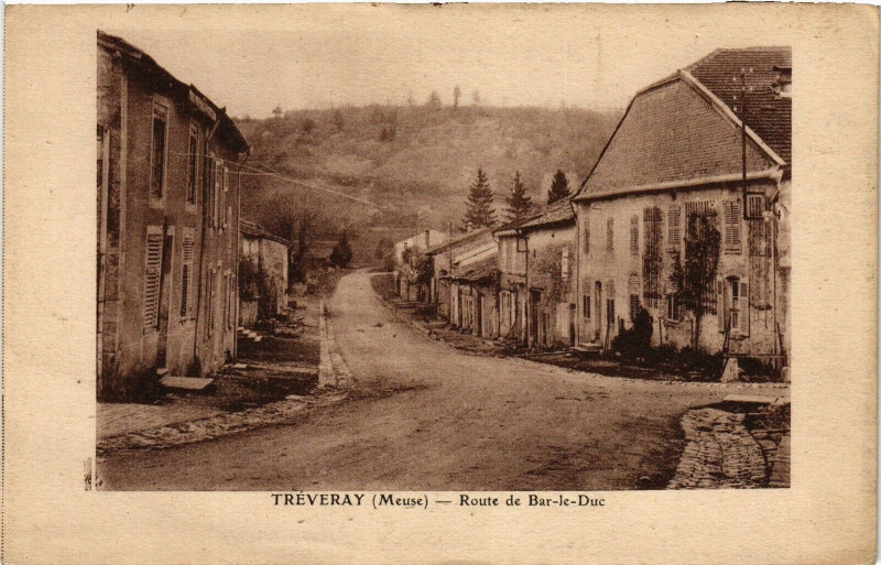 Carte postale ancienne Tréveray-Route de Bar le Duc à Tréveray