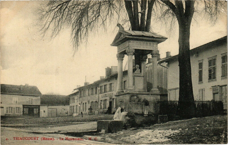 Carte postale ancienne Triaucourt-Le Monument