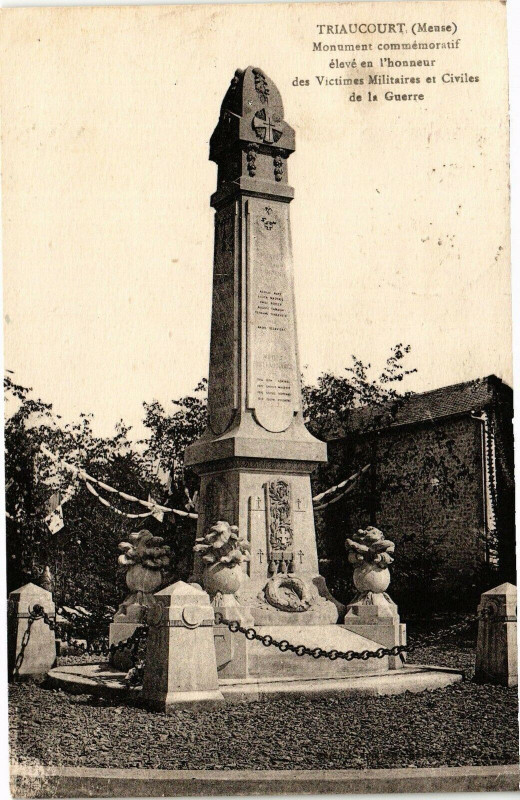Carte postale ancienne Triaucourt-Monument commémoratif élevé en l'honneur