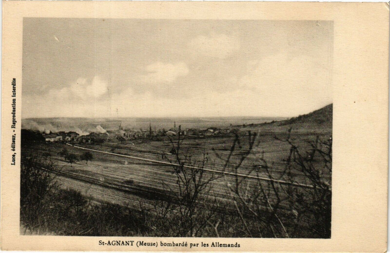 Carte postale ancienne St Agnant bombardé par les Allemands