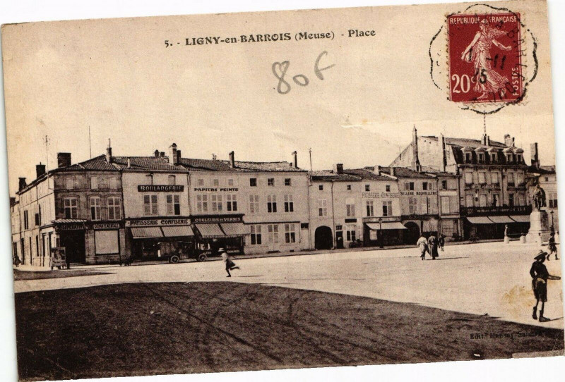 Carte postale ancienne Ligny-en-Barrois (Meuse) - Place à Ligny-en-Barrois