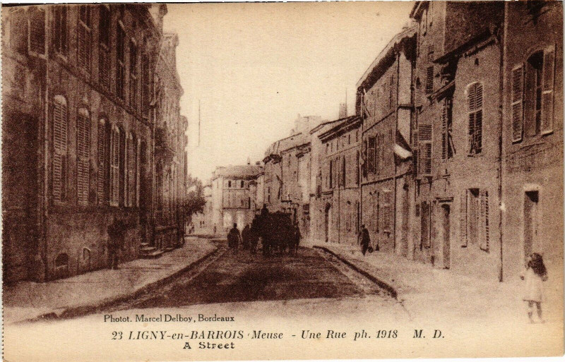 Carte postale ancienne Ligny-en-Barrois (Meuse) Une Rue ph. 1918  M.D. A Street à Ligny-en-Barrois