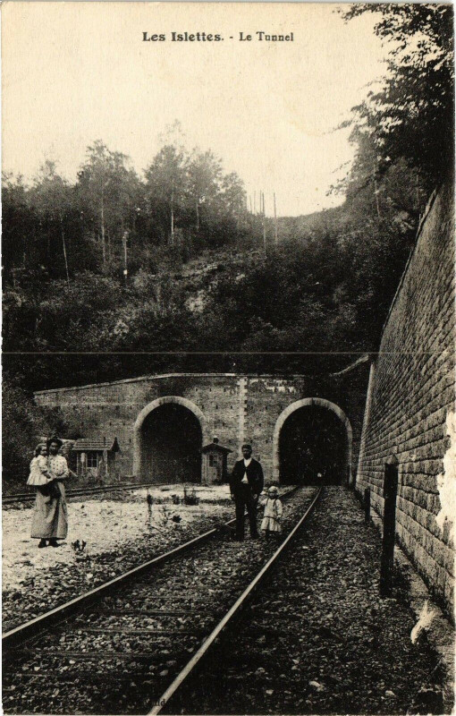 Carte postale ancienne Les Islettes - Le Tunnel aux Islettes