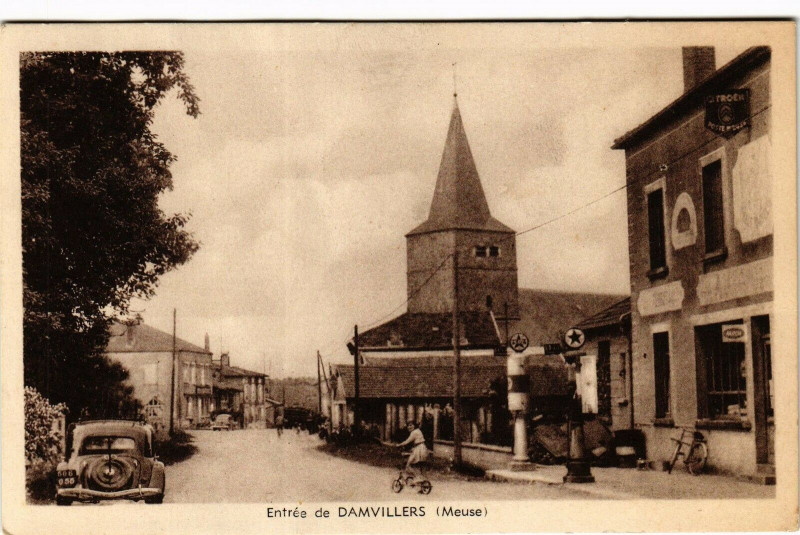 Carte postale ancienne Entrée de Damvillers à Damvillers