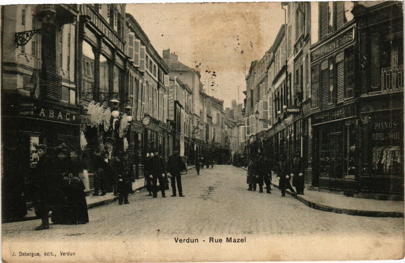 Carte postale ancienne Verdun - Rue Mazel à Verdun