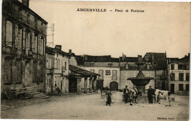 Carte postale ancienne Ancerville - Place et Fontaine à Ancerville