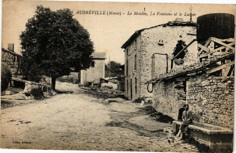 Carte postale ancienne Aubréville (Meuse) - Le Moulin, la Fontaine et le Lavoir à Aubréville