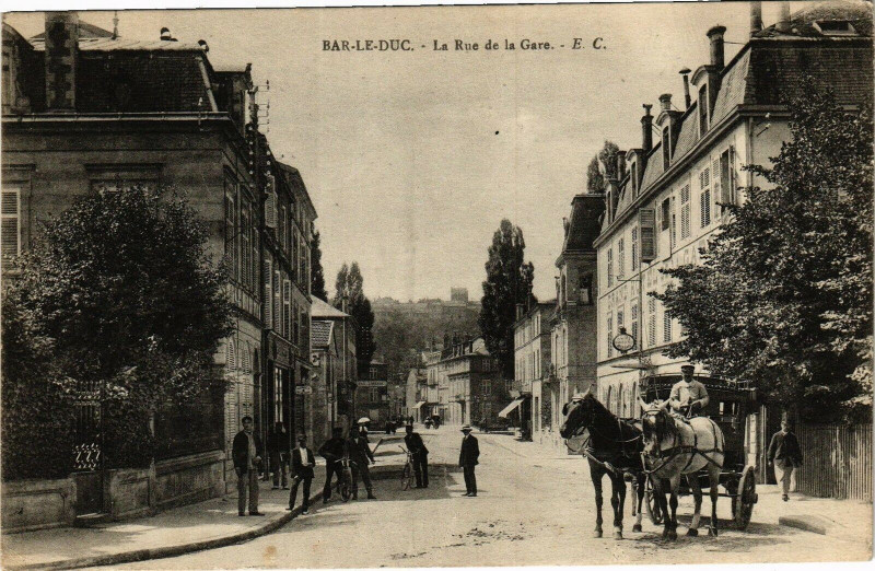 Carte postale ancienne Bar-le-Duc - La Rue de la Gare -E.C. à Bar-le-Duc