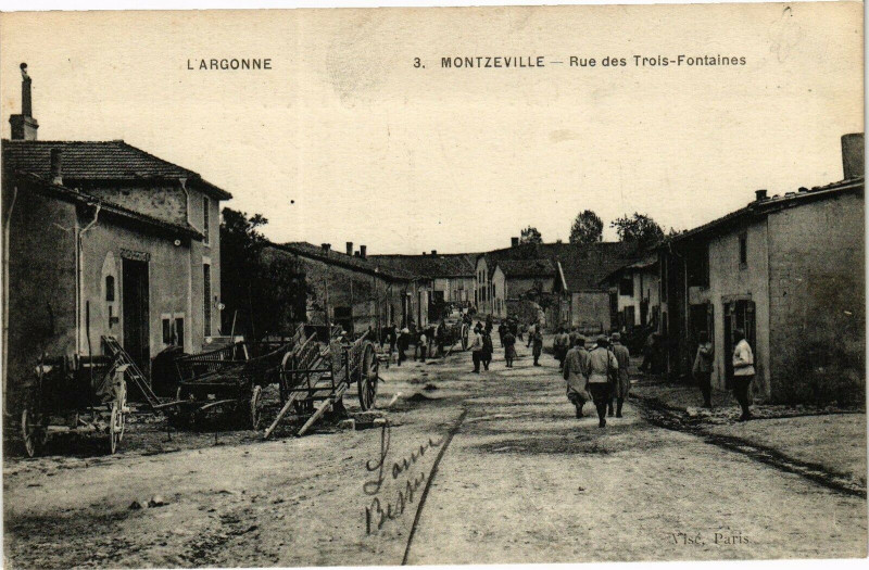 Carte postale ancienne L'Argonne -Montzeville - Rue des Trois -Fontaines à Montzéville