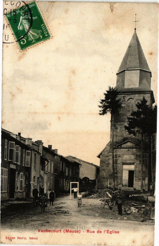Carte postale ancienne Vaubecourt (Meuse) -Rue de l'Eglise à Vaubecourt