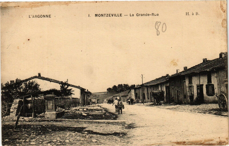 Carte postale ancienne L'Argonne - Montzeville - La Grande-Rue à Montzéville