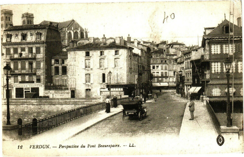 Carte postale ancienne Verdun - Perspective du Pont Beaurepaire à Verdun