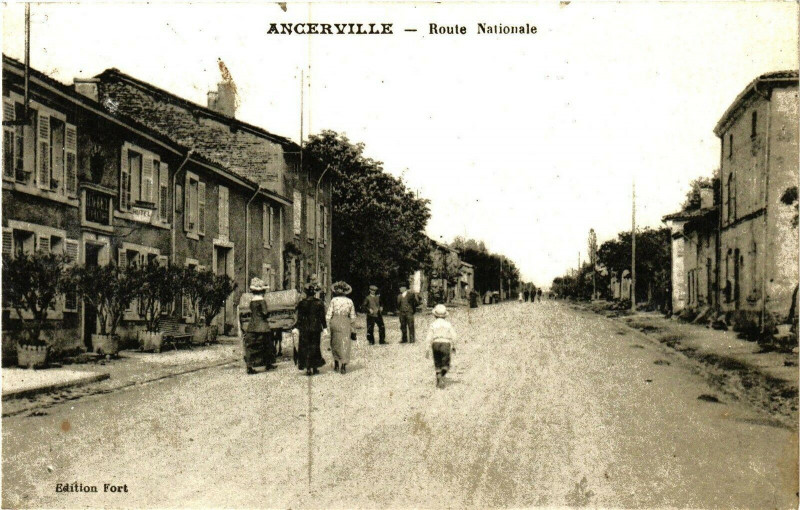 Carte postale ancienne Ancerville - Route Nationale à Ancerville