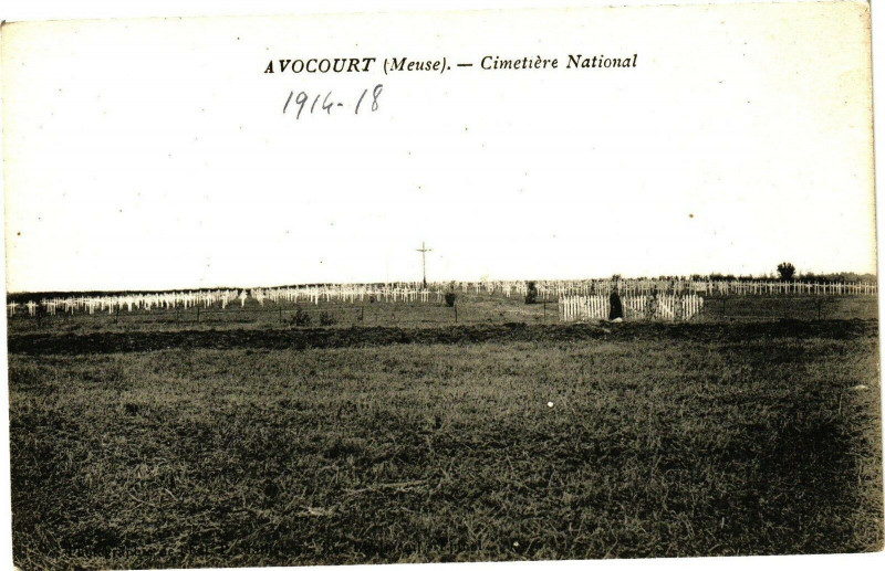 Carte postale ancienne Avocourt (Meuse) - Cimetiére National (1914-18) à Avocourt