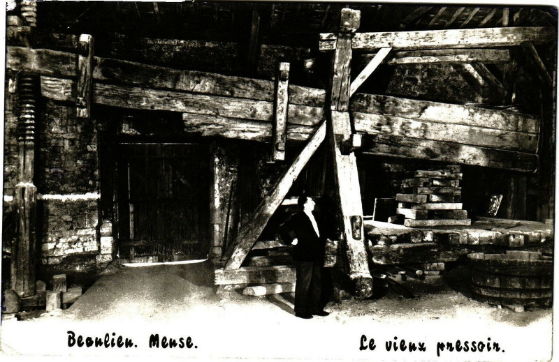 Carte postale ancienne Beulieu.Meuse. - Le vieux pressoin